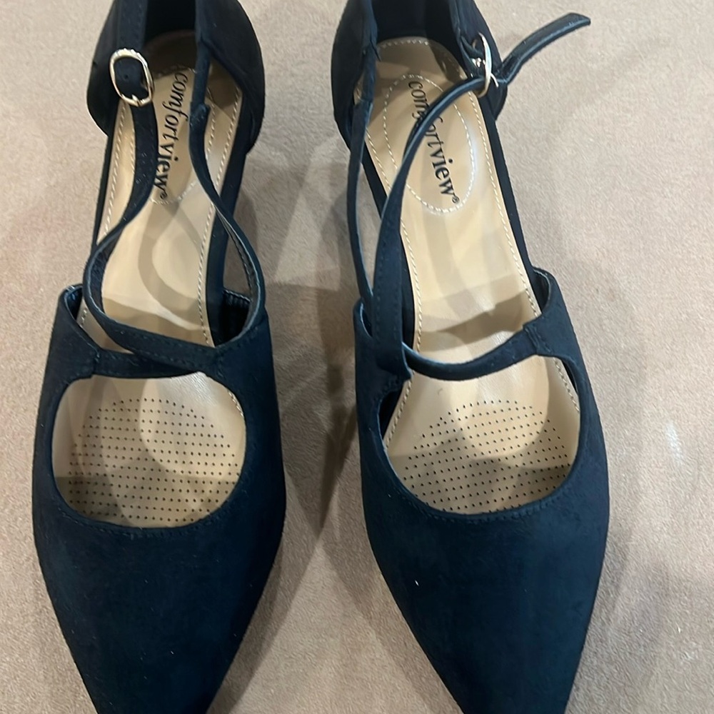 Brand new never worn women’s pumps